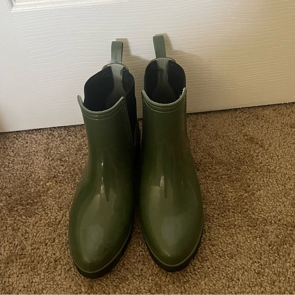 Hunter green rain boots - Picture 1 of 4